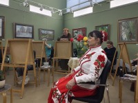 Пока цветы раскрываются: Традиция рисовать с натуры в Доме ученых
