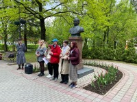 В честь 45-летия города Троицка 27 мая прошел торжественный митинг с возложением цветов к памятникам великих ученых города Л.Ф.Верещагину и Н.В.Пушкову