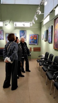 Тепло первого вернисажа: открытие выставки Светланы Летниковой в Доме учёных.