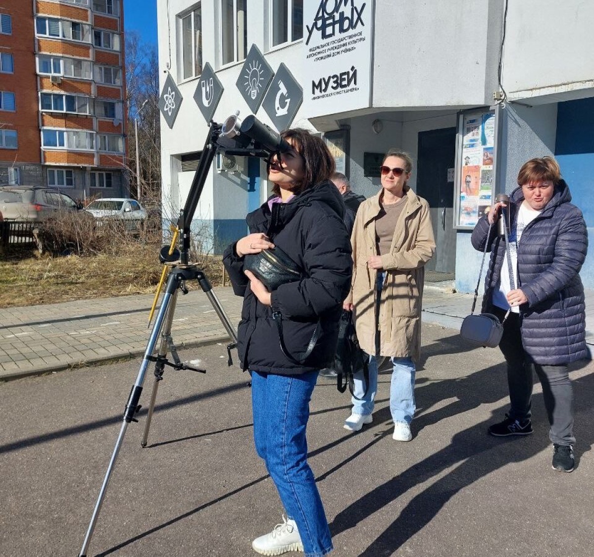 9 марта наблюдали в телескоп Дома учёных
