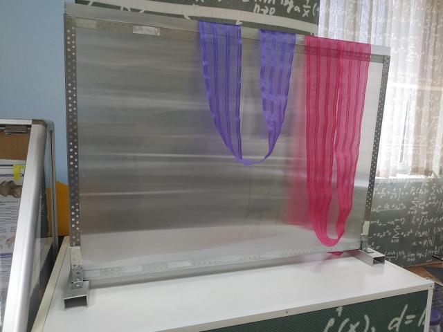 В музее «Физическая кунсткамера» новый экспонат — лентикулярный экран