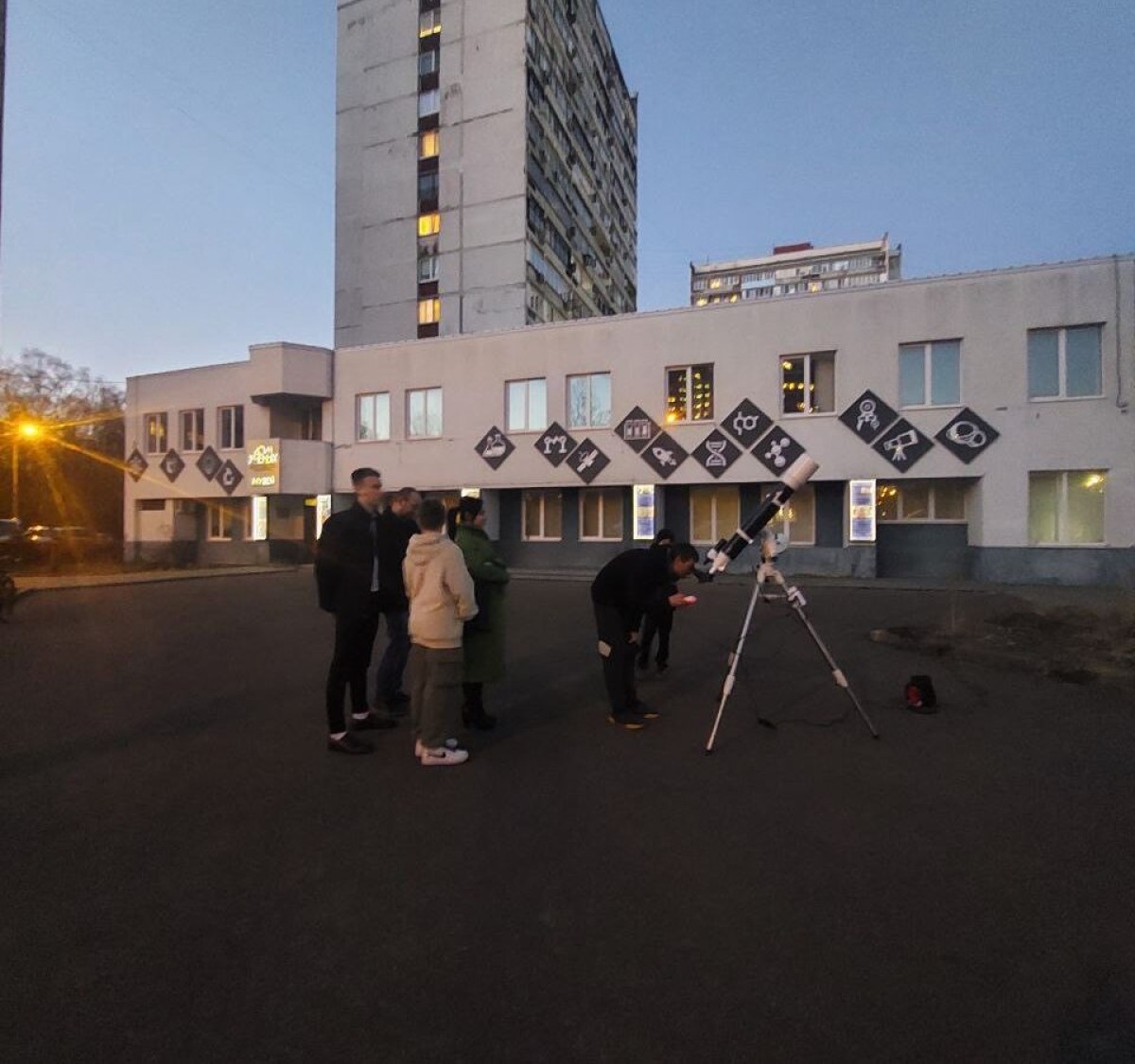9 марта наблюдали в телескоп Дома учёных