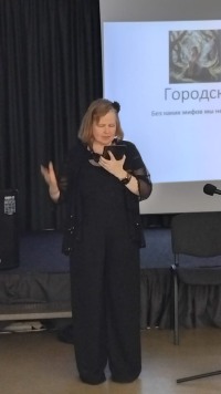 Мифы мегаполиса: в Литературно-музыкальном салоне Ирины Шлионской исследовали язык городских легенд.