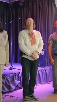 Симфония красок и звуков: вернисаж мастерской Андрея Ликучёва в Троицком Доме учёных.