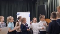 13 марта в Троицком Доме учёных ученики 1 «Г» класса Троицкой Гимназии № 5 встретились с артистами «Детской филармонии» Троицкой детской школы искусств, и этот вечер стал не только знакомством с миром музыки, но и искренним праздником творчества.