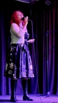 Симфония красок и звуков: вернисаж мастерской Андрея Ликучёва в Троицком Доме учёных.