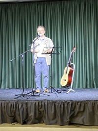 «Вечные ценности» в ритме стихов и гитарных струн: как прошёл вечер «Сферы»