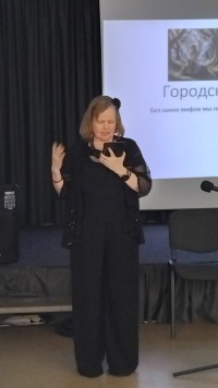 Мифы мегаполиса: в Литературно-музыкальном салоне Ирины Шлионской исследовали язык городских легенд.