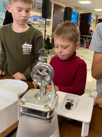 Прикоснуться к чуду: как Дом учёных удивлял троичан