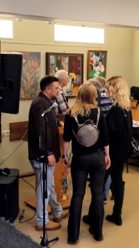 Краски, рожденные тишиной: в Доме учёных открылась выставка «От осени до осени»