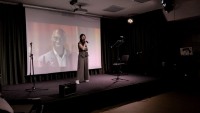 Чистый голос, приглушённый свет и кадры из прошлого: концерт «Киномелодии»