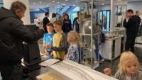 Троицкий Дом учёных представил свою «Физическую кунсткамеру» на юбилейном фестивале науки в Москве