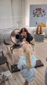 Физика, которую можно потрогать: как прошла экскурсия в "Физическую кунсткамеру"