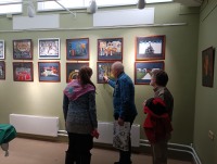 31 марта в Доме учёных состоялся совместный вернисаж выставок: были представлены удивительные картины, выполненных в технике батик Натальи Коптилкиной и фотоработы Николая Малышева.