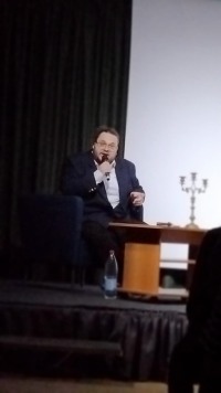 Спектакль, который перевернул зал. В прямом и переносном смысле