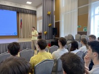 Не за облаками, а рядом: как Сергей Гаврилов рассказал школьникам Троицка об ускорителях