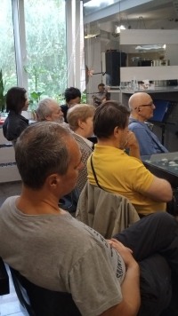 Непарадный патриотизм: как отметили День России в кафе поэтов